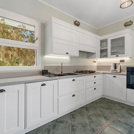 펜션 Hugo House 부게루